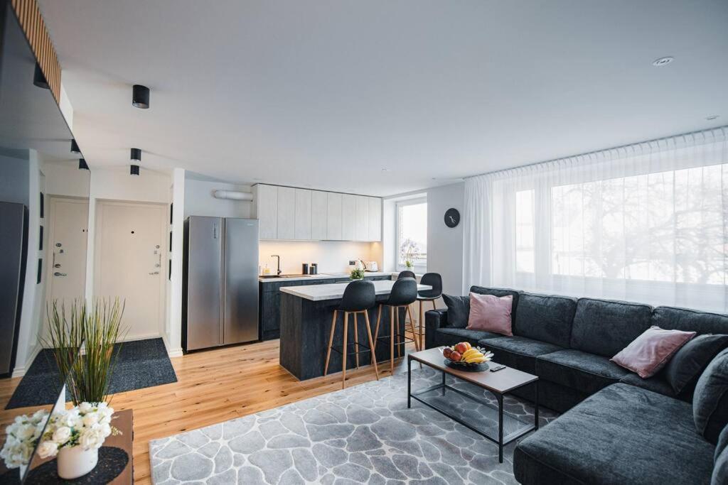 New Luxury 3Br Apartment In Old Town, Free Parking Haapsalu Εξωτερικό φωτογραφία