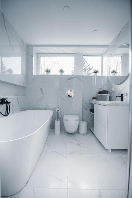 New Luxury 3Br Apartment In Old Town, Free Parking Haapsalu Εξωτερικό φωτογραφία