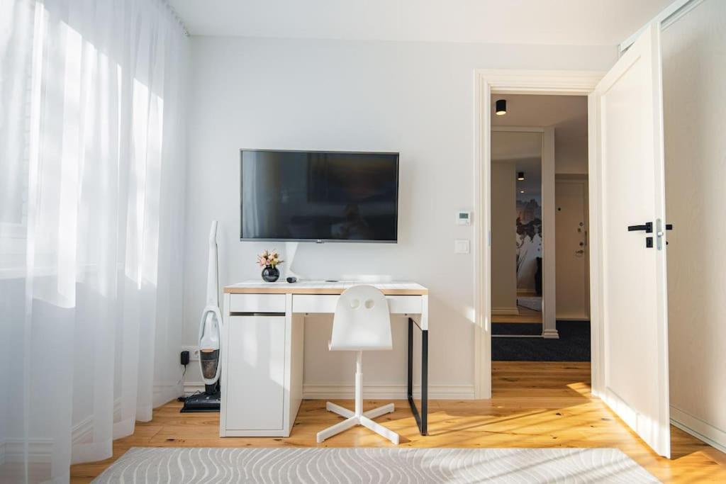 New Luxury 3Br Apartment In Old Town, Free Parking Haapsalu Εξωτερικό φωτογραφία